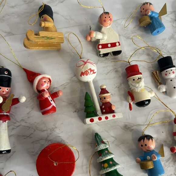 Vtg WOODEN SANTA TREE NOEL WATER TOWER ORNAMENTS UNBRANDED Christmas mixed lot - Picture 3 of 11